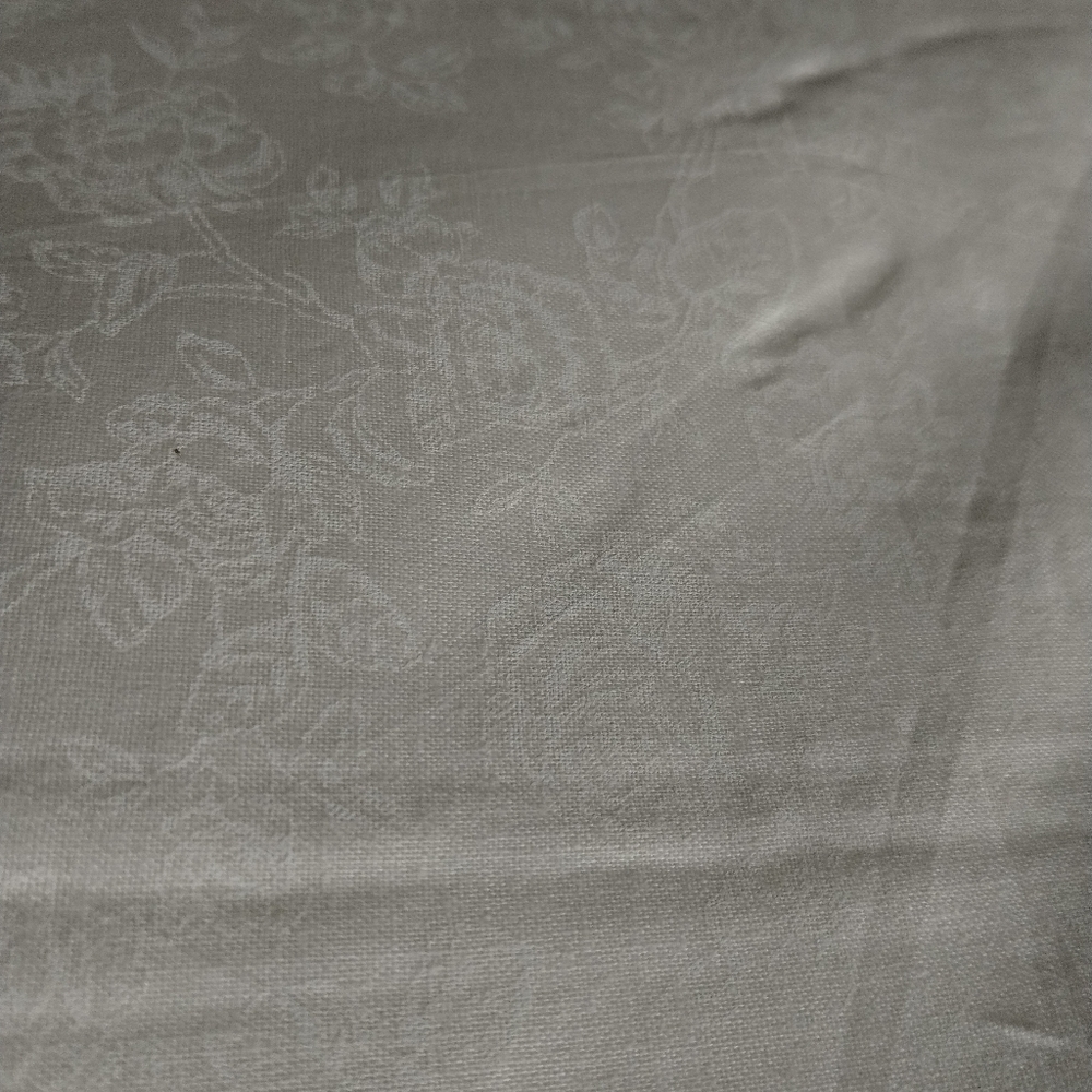 New 3 Continuous Yards Of White Floral Patterned Fabric